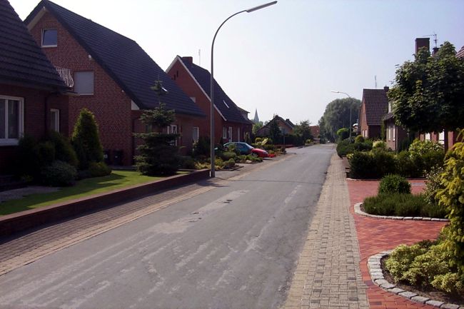 Huser mit schn gestaltete Beete und Vorgrten