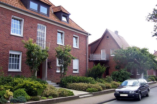 Die Beete vor diesem Haus sind schn gestaltet