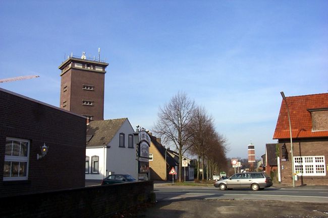 Entlang der Baumreihe verluft heute ein Fu und Radweg