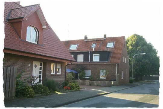 Ein hbsches Haus mit schn gestaltete Beete